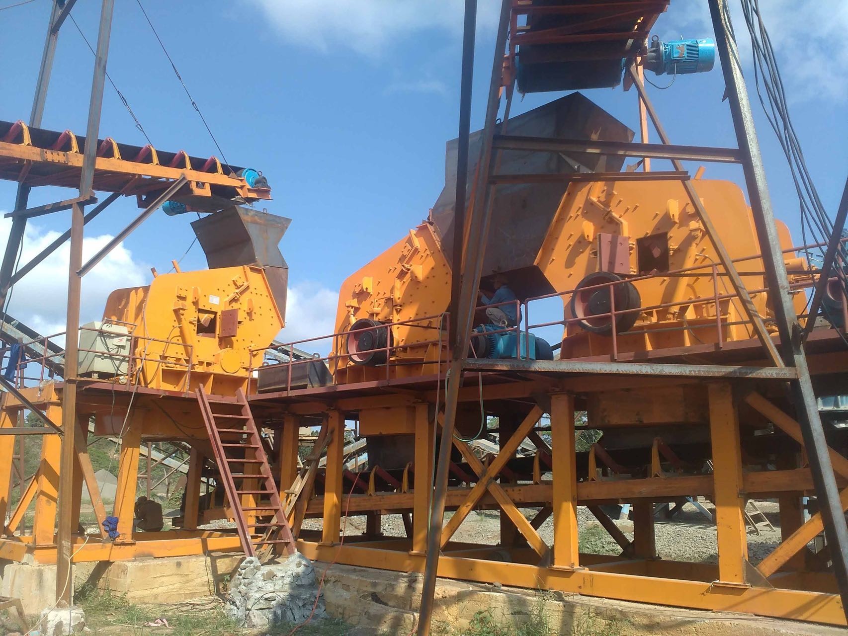 Slag Stone Vertical Shaft Fine Impact Hammer Crusher 30 - 500tph