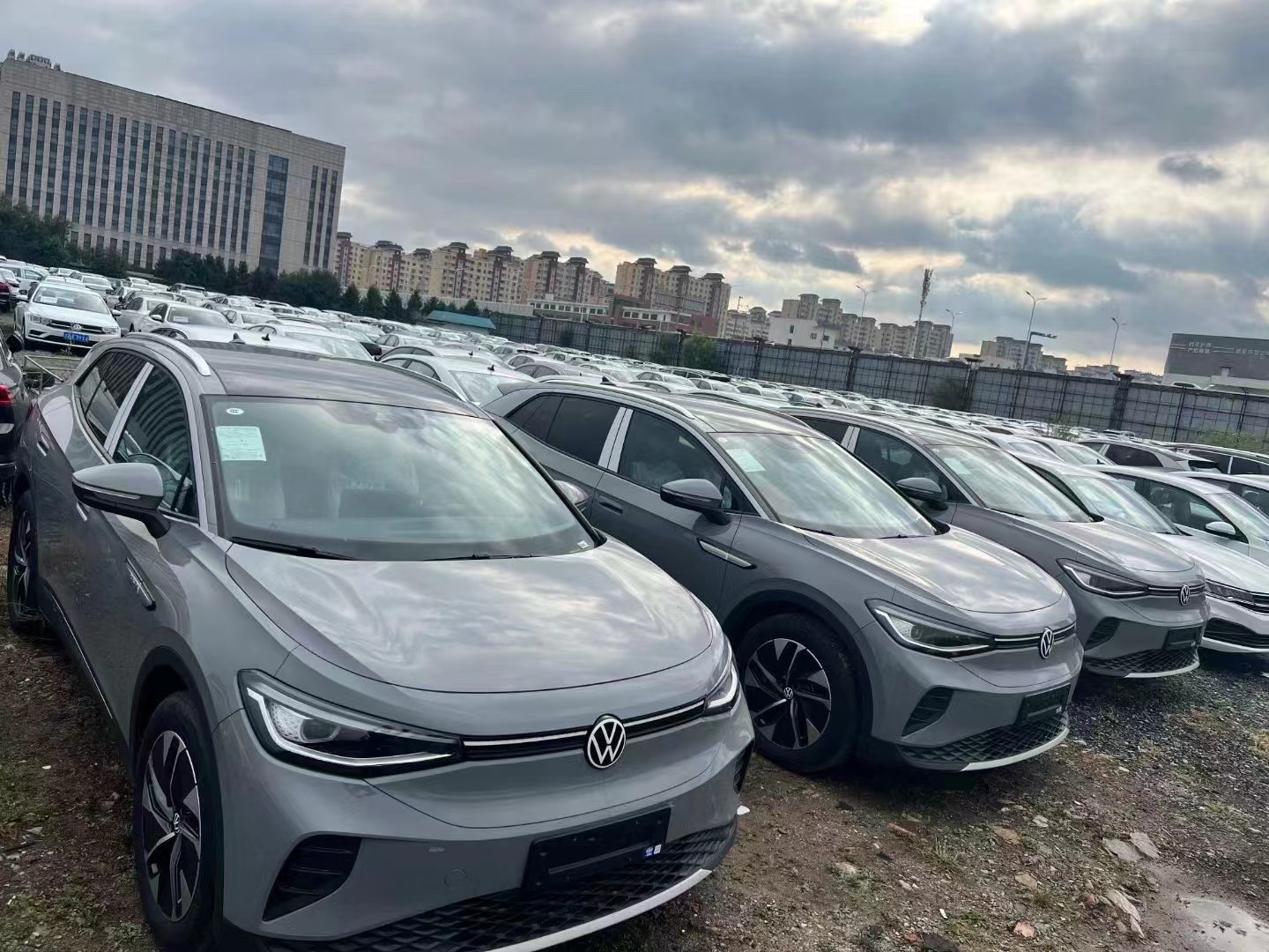 2023 Changan Automobile UNI-K Country VI Oil Truck with Multi-function Steering Wheel and Year 2023