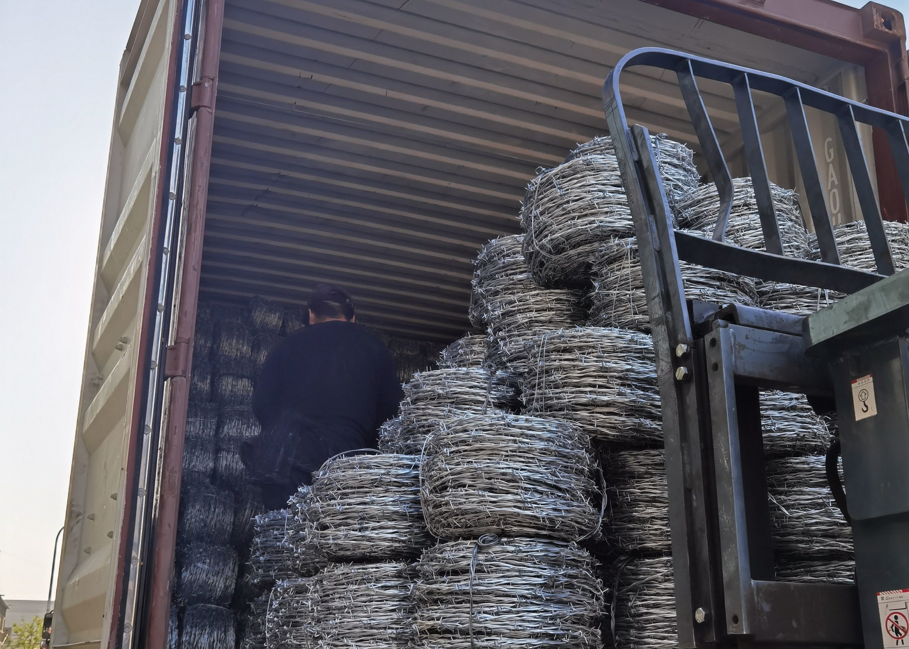 1.5-2.5mm Electric Barbed Wire Fence 14 Gauge Barbed Wire On Boundary Wall