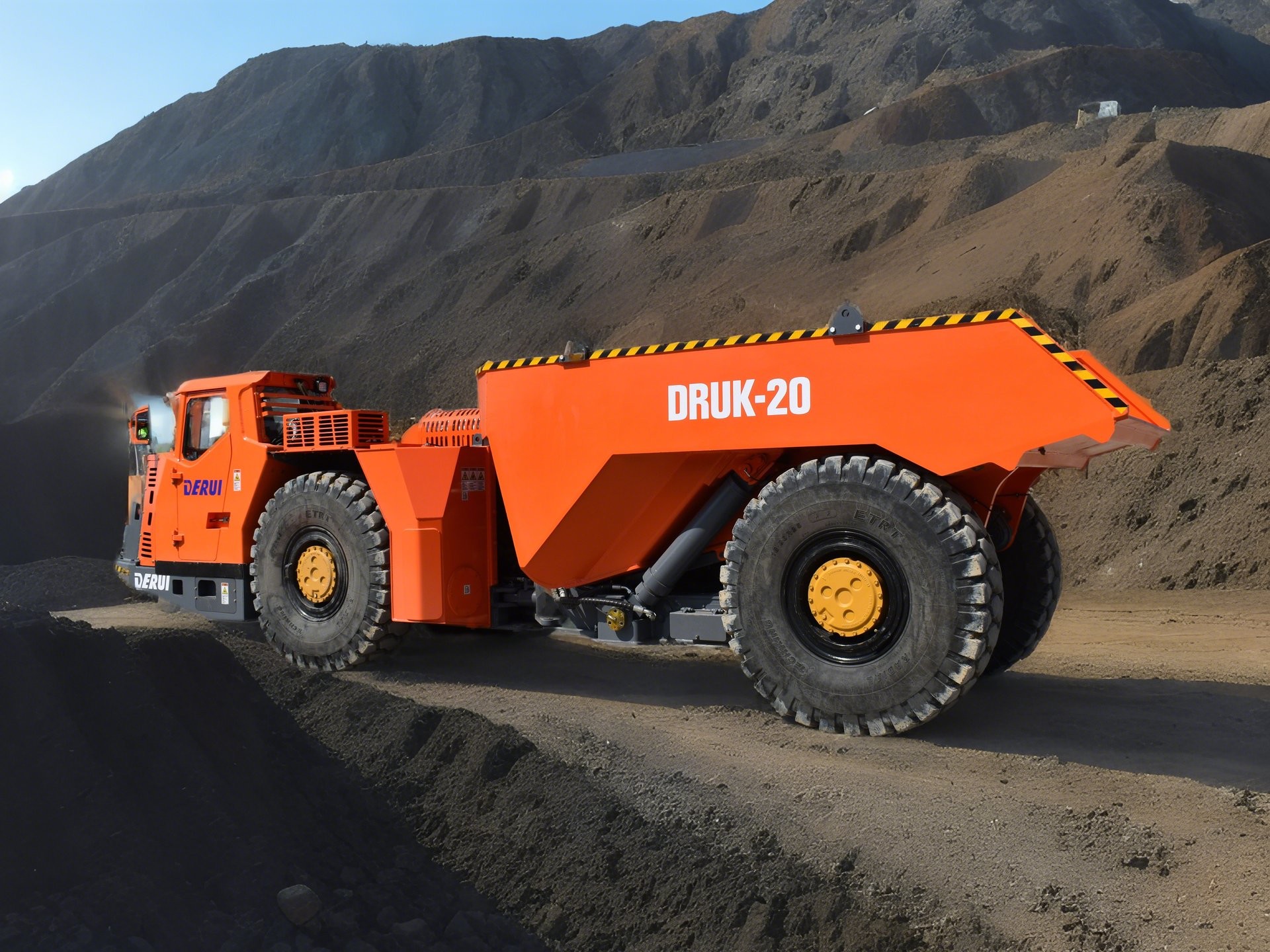 Original VOLVO Engine DERUI Underground Dump Truck Payload 20 Tons