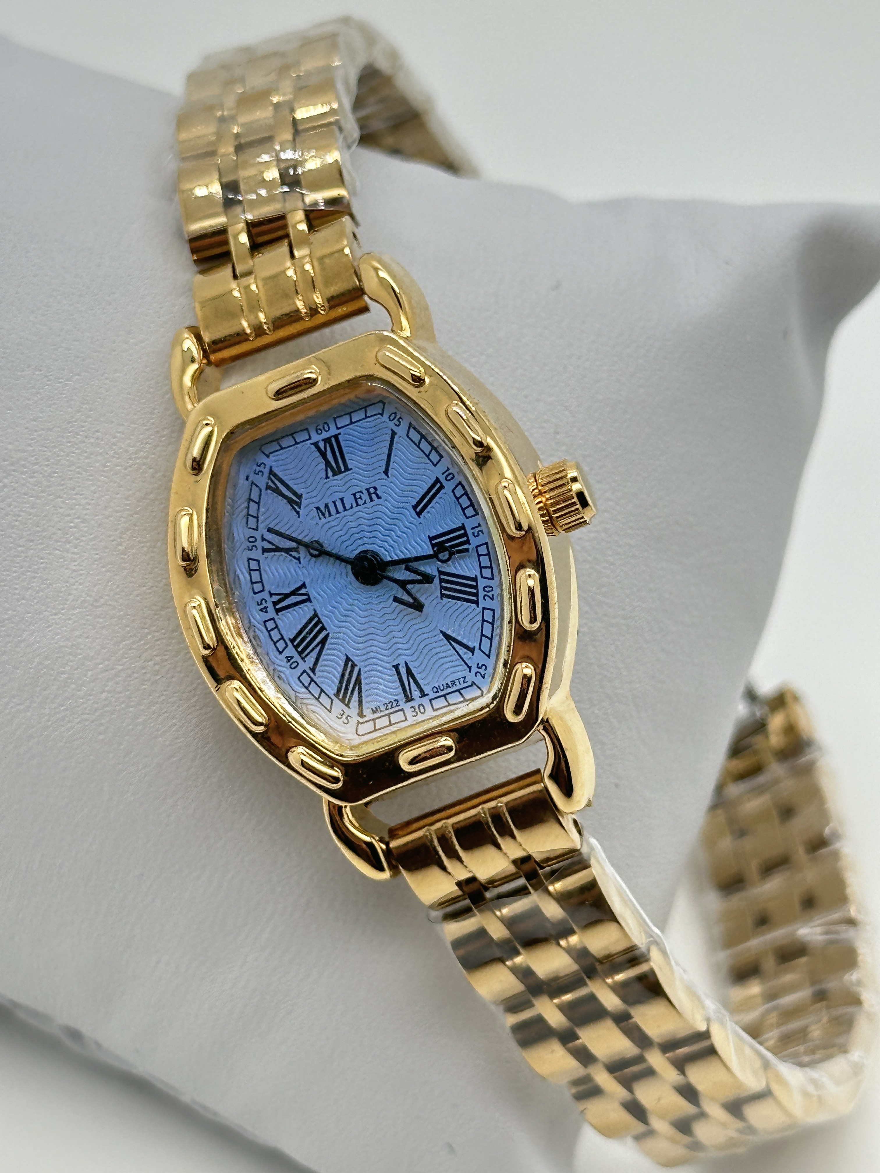 Round Dial 18mm Stainless Steel Strap Watch Waterproof Analog Quartz Watch