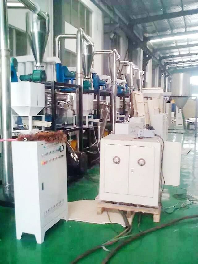 LDPE Plastic Powder Machine Abrasion Resistance High Speed With Dust Collecting Bag