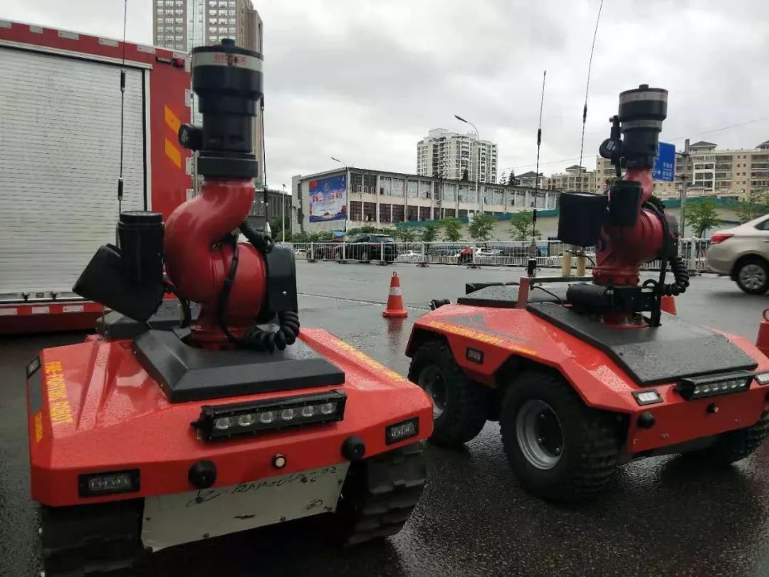 Fire-fighting robot china factory Fire fighting robot TAF35 – Firefighting with water mist