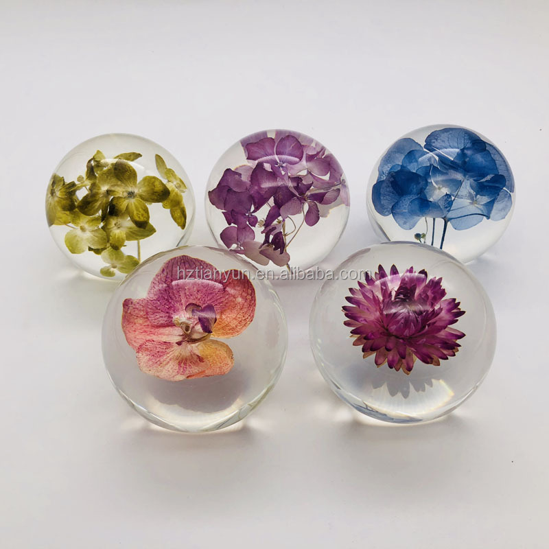 Real Flower Paperweight Dia80mm With Hydrangea Inside