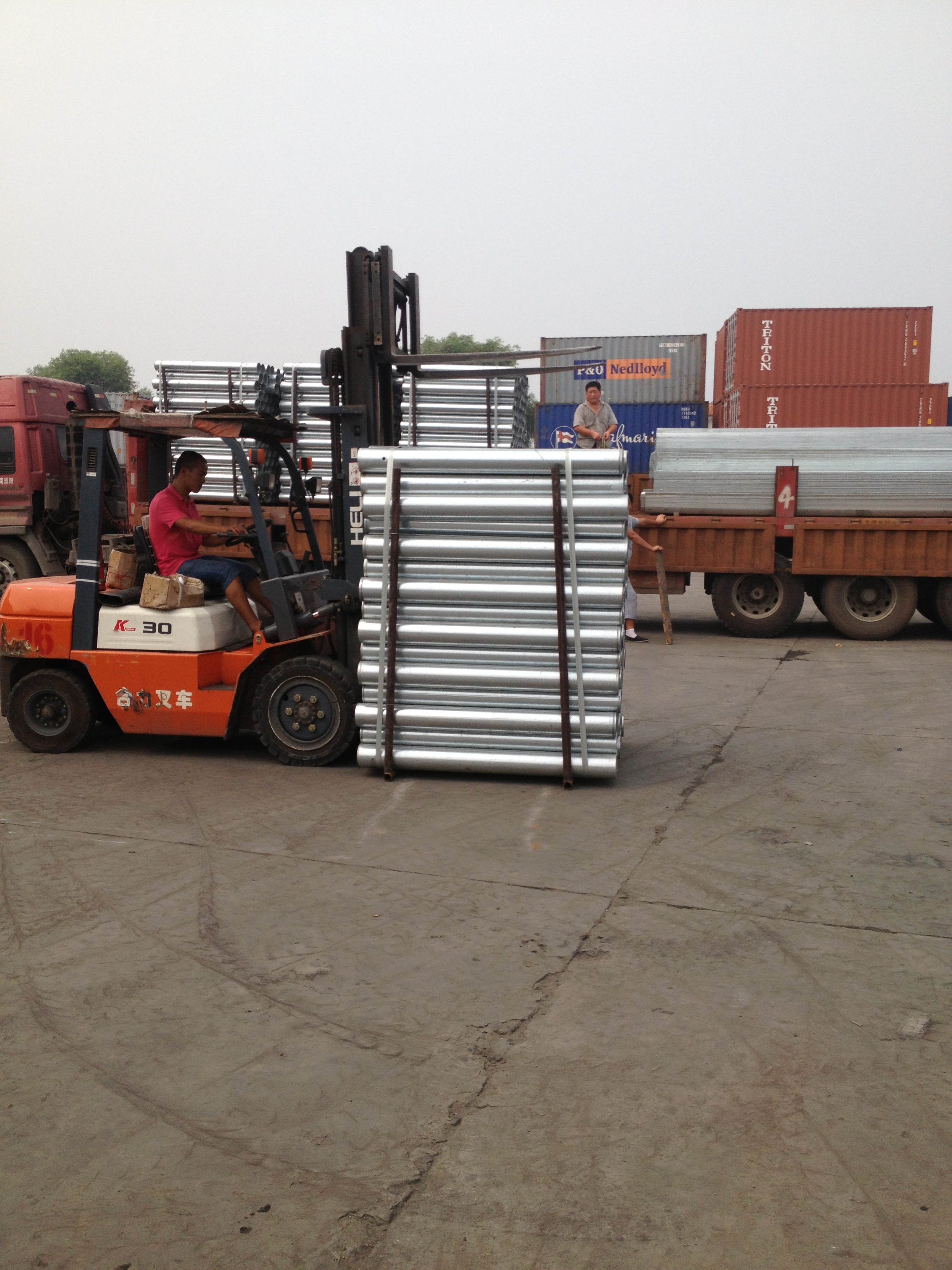 Straight Barrier Galvanized Steel Round Post for Traffic Security and Protection