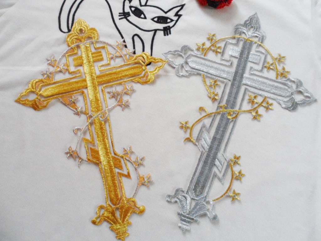 Hot Fix Motif Sliver Gold Embroidery Applique as Cross Picture