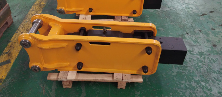 APPLICABLE GUN TYPE ROCK EXCAVATOR HYDRAULIC BREAKER ALLOY STEEL SB 140 18-26 TON FOR EXCAVATOR SANY, XCMG AND DOOSAN