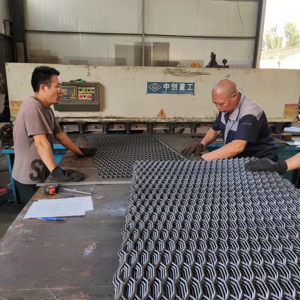 Heavy Duty 3m X 1.5m Expanded Steel Mesh Hot Dipped Galvanized Hexagonal Hole
