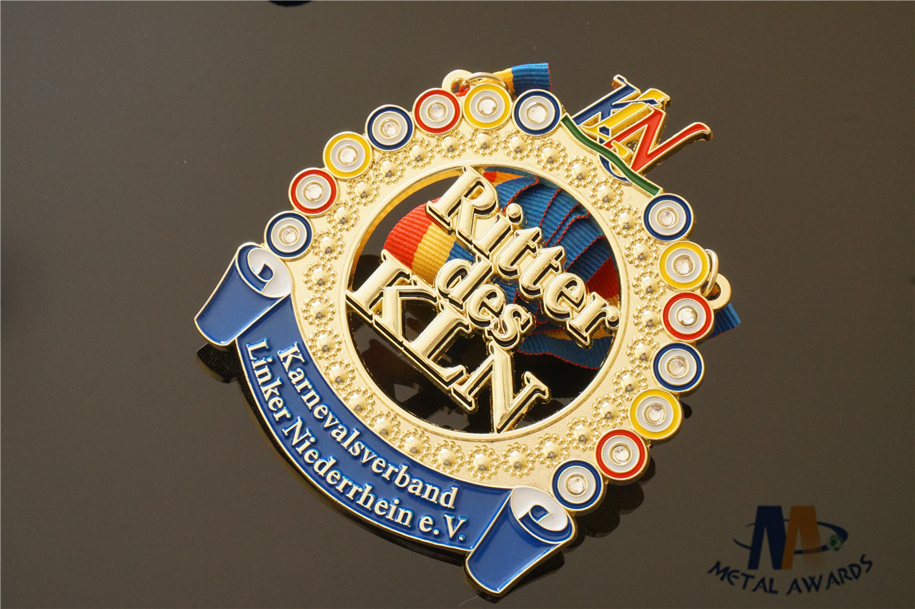 Colorfull And 3D Embossed Metal Award Medals Center Cut Out Shiny Gold