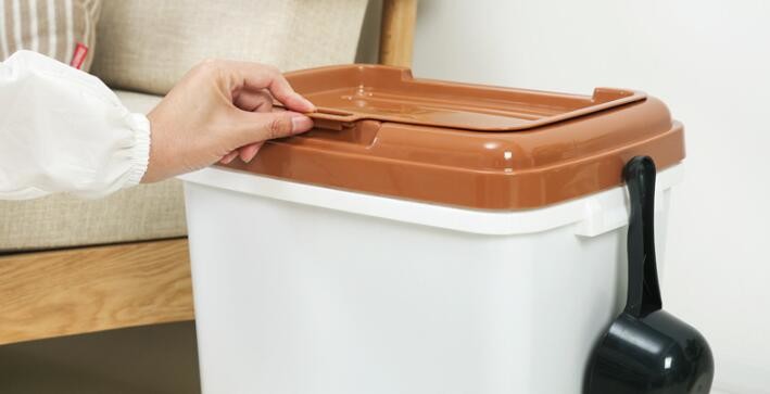 food grade Pet Food Barrel,dog food bucket, Eco-friendly Metal Dog/cat Food Bucket With Scoop feed for poultry, barrel