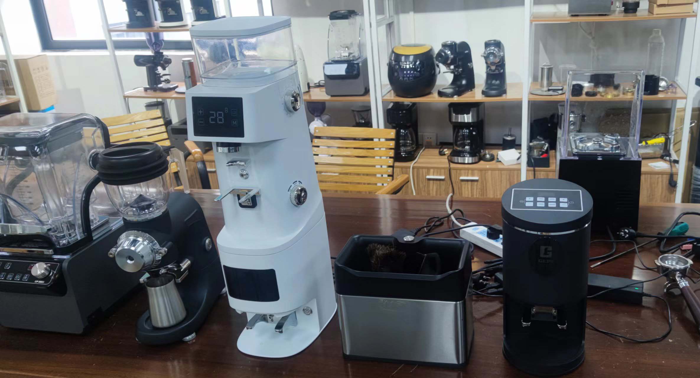 Barista Tools Automatic Coffee Portafilter Cleaner with 2 Cleaning Scrapers by Gepu