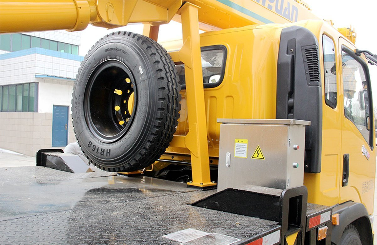 Used Truck Crane For Sale Dongfeng 16 Ton With Five-Section Straight Arm Chinese Mobile Crane