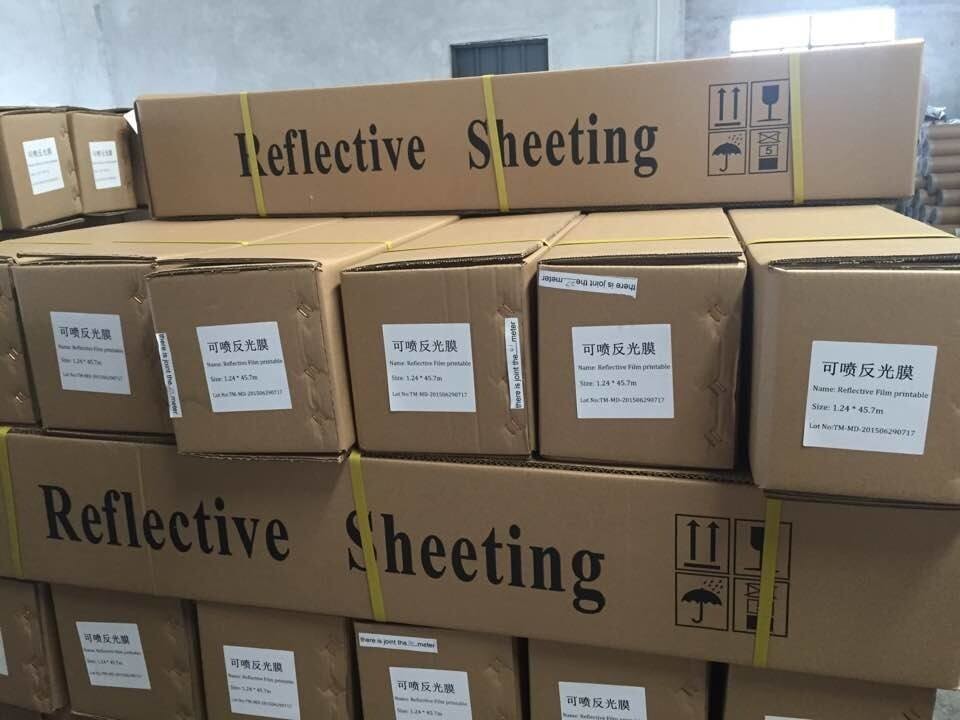 UV Resistant 1 Year Durable Reflective Vinyl Sheeting 1.24/0.62x45.7m With Different Colors