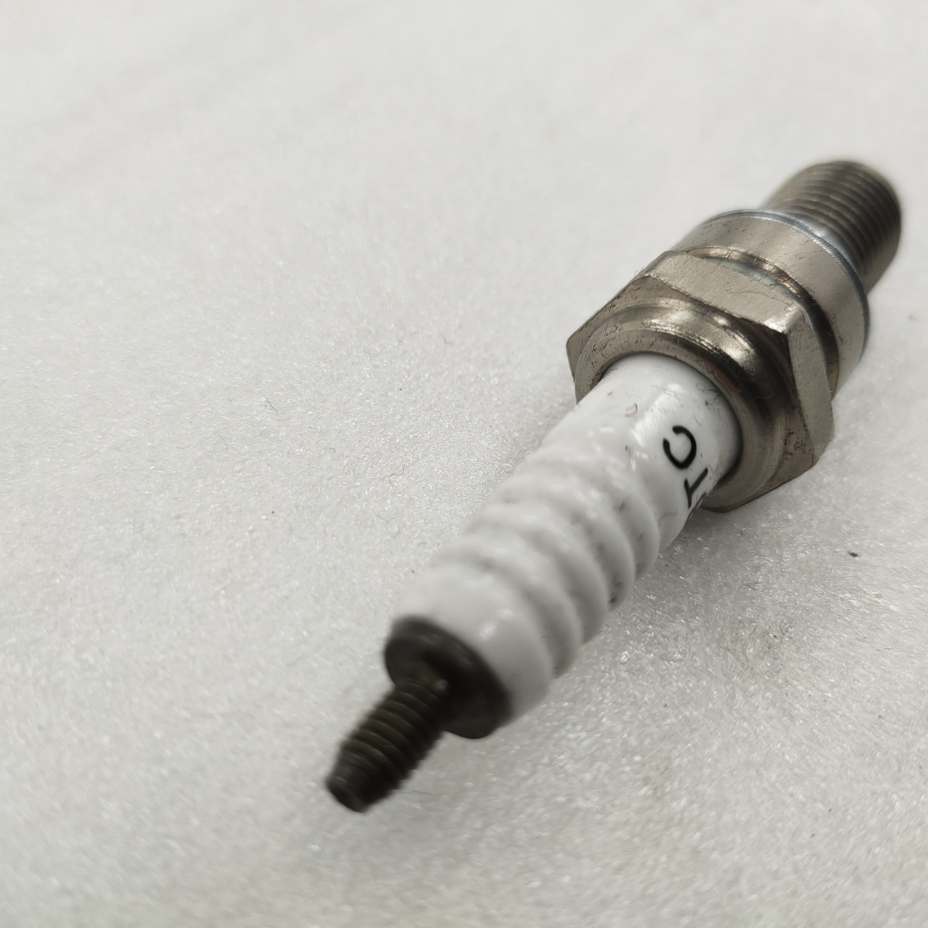 Tricycle Engine Spare Parts 250cc Water Cooled Engine Spark Plug for Better Efficiency