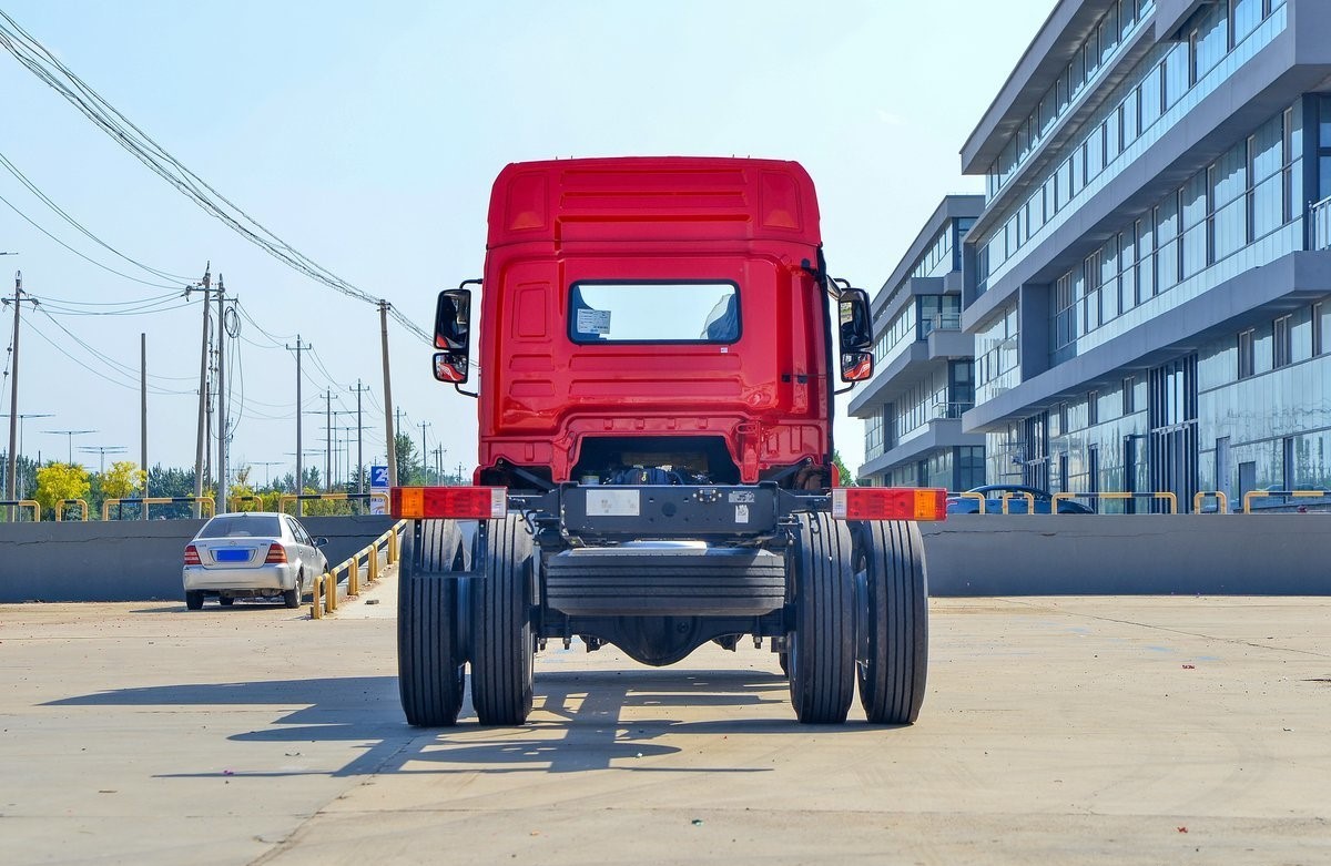 Shacman L5000 Cargo 8x4 Truck Comfort And Reliability Left Right Driving