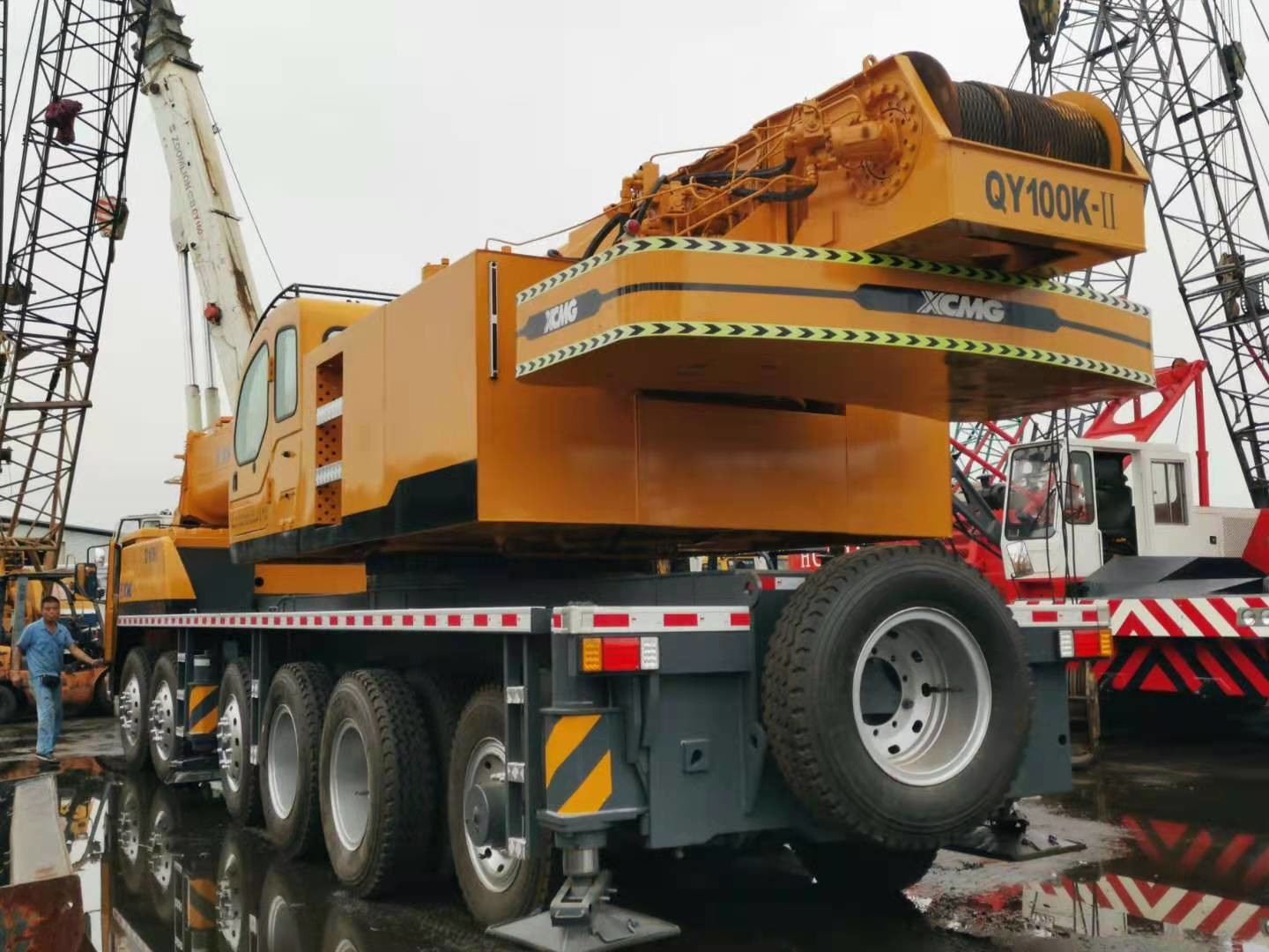 100T XCMG Truck Mounted Crane