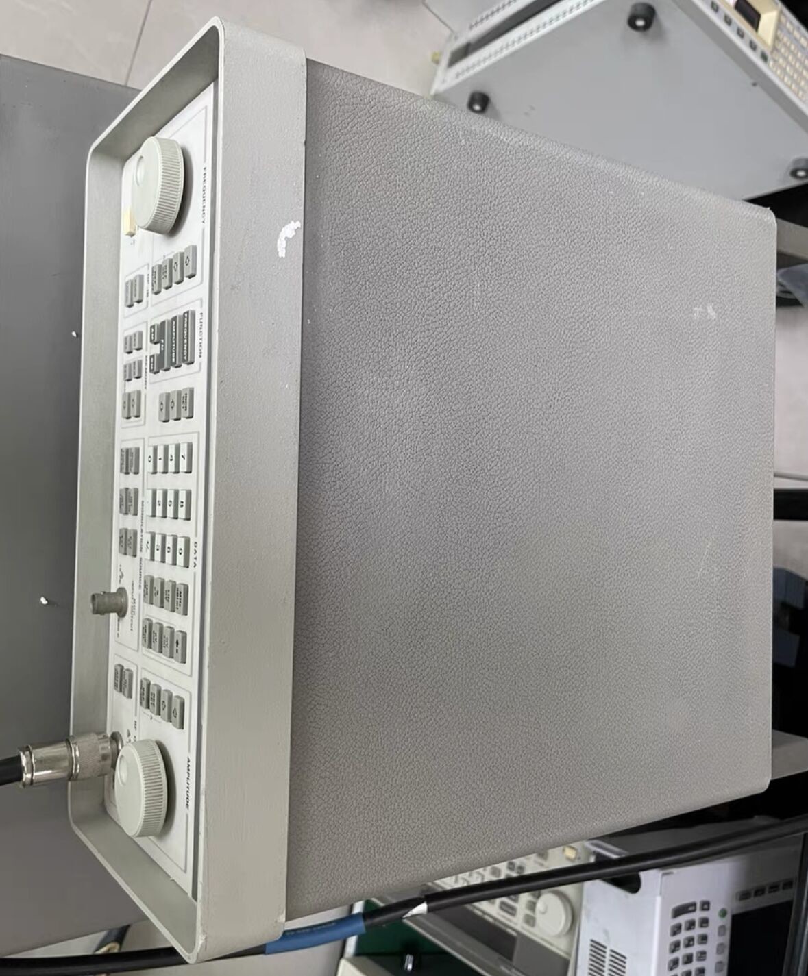 Keysight Agilent 8648C Synthesized Signal Generator 9KHz To 3200 MHz Benchtop/Rackmount