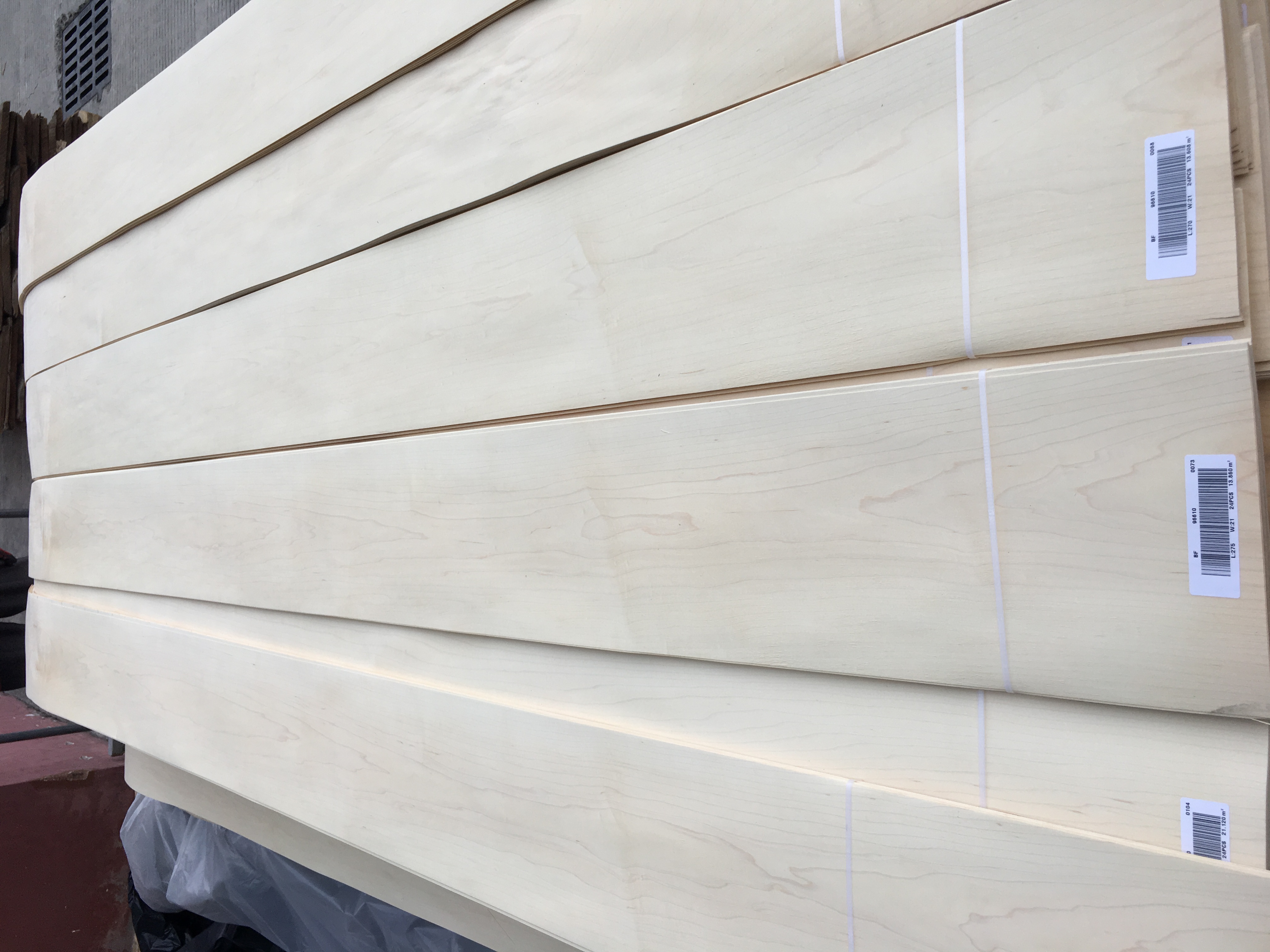 Wholesale Natural Maple Veneers Sheet Mountain Grain 0.45mm Maple Wood Veneer for Skateboards Wood Veneer