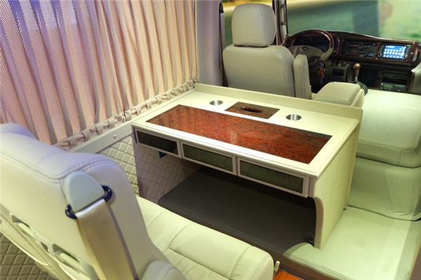 Jiangling 23-Seater Diesel Tourist Bus Business Reception Bus 4×2 Manual Transmission