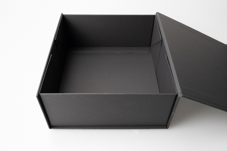 In Stock Luxury Matt Lamination Magnetic Folding Cardboard Box Garment Baby Clothes Package Gift Box