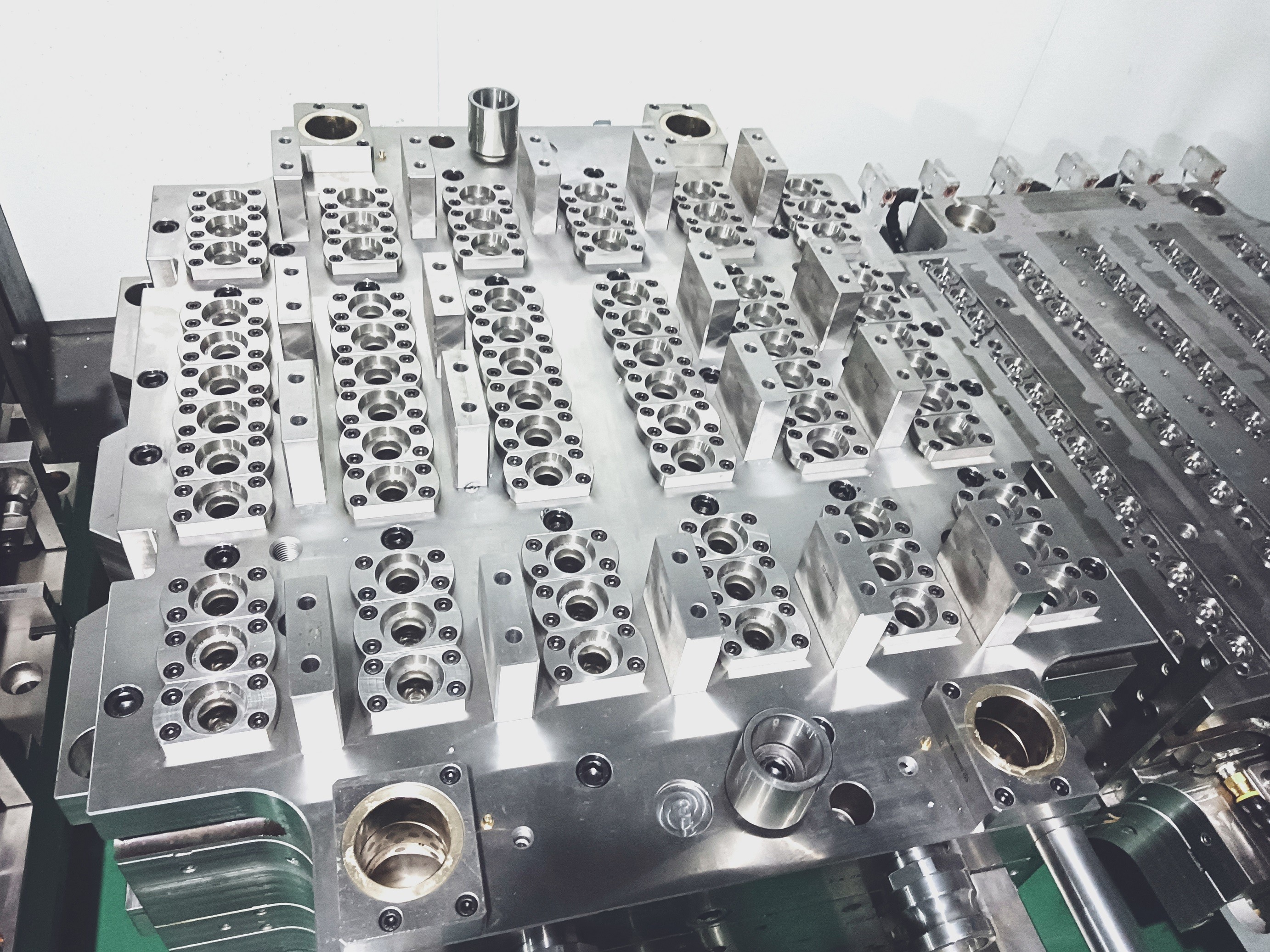 PCO 1880 1881 Pet Bottles Preforms 28mm PET Material Customized