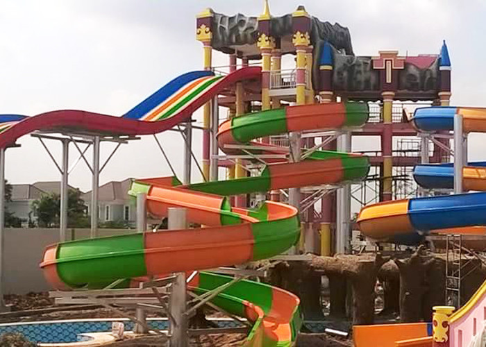 Customizable Platform Height Aqua Park Equipment Constructed with Top- Fiberglass Material