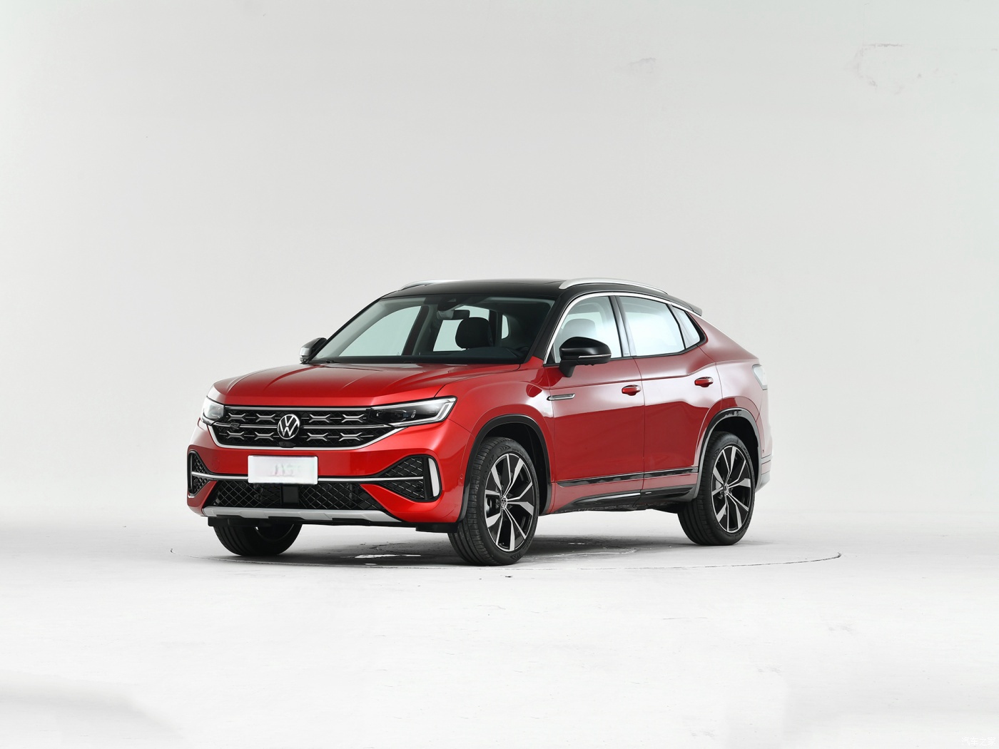 Medium Sized SUV Volkswagens Tayron X 1.4T Luxury Gasoline Commuter Car with Curb Weight 1000kg-2000kg and Wheelbase 2500-3000mm