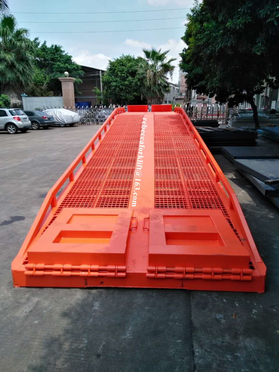 12 Ton Container Loading Ramp , High Duty Steel Structure Mobile Forklift Ramp
