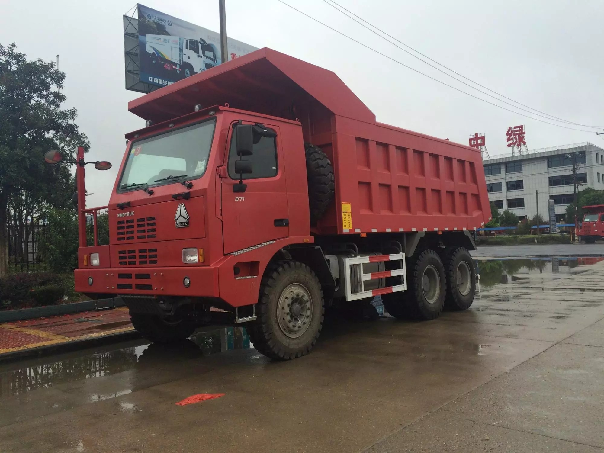 Sinotruck 50T 371HP heavy-duty mining self-dumping truck with Germany Man Axle for Rough Terrain Road ZZ5507S3840AJ