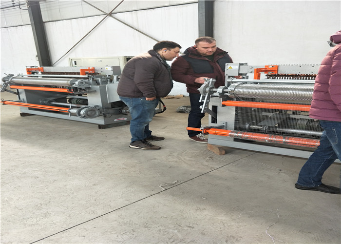 Full Automatic Galvanized Wire Mesh Roll Welding Machine 80-100 Times / Min For Mesh Fence