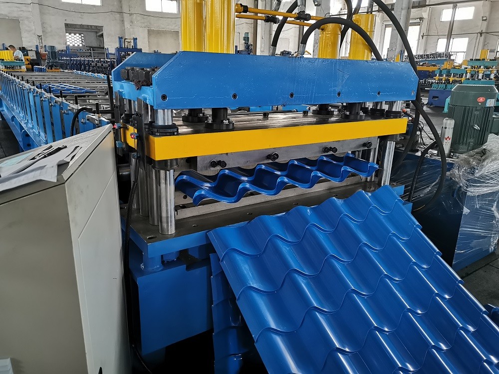 Roofing Tile Forming Machine