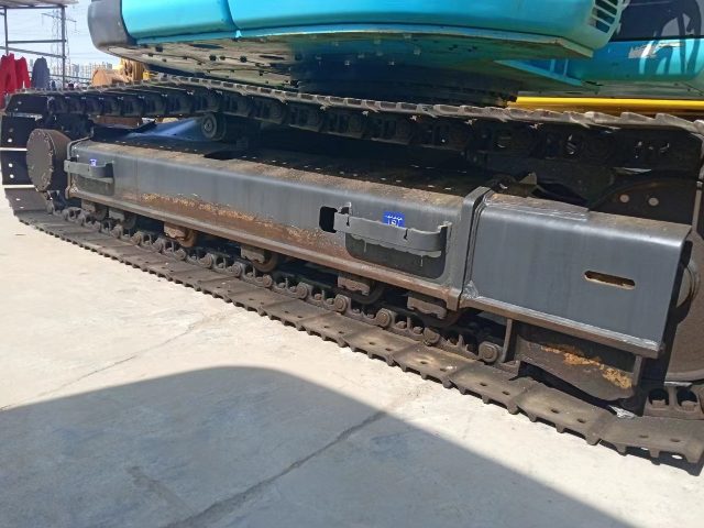 Kobelco SK135SR Excavator Track