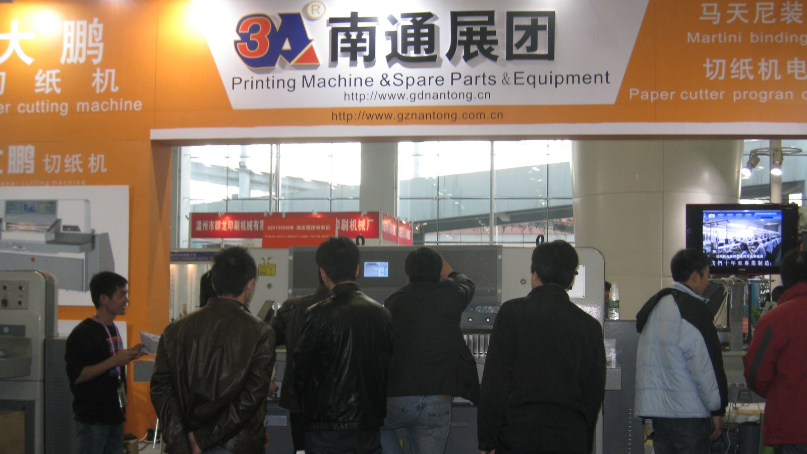 Easy to Operate Chemical Cold Glue Application System for Paper Pasting Machine