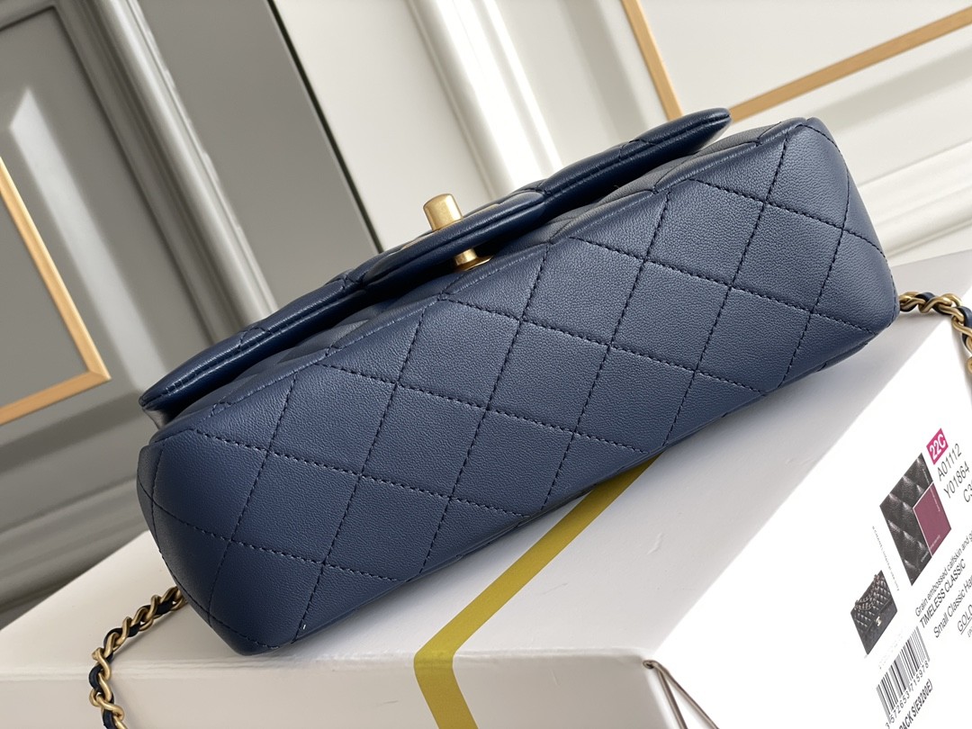 Small Chanel Branded Ladies Handbag Caviar Grained Calfskin & Gold Tone Metal