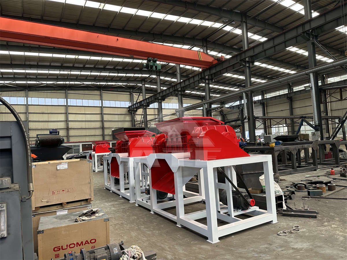 Double Shaft Cloth Shredder Machine 200-10000kg/H Waste Cloth Shredding Machine