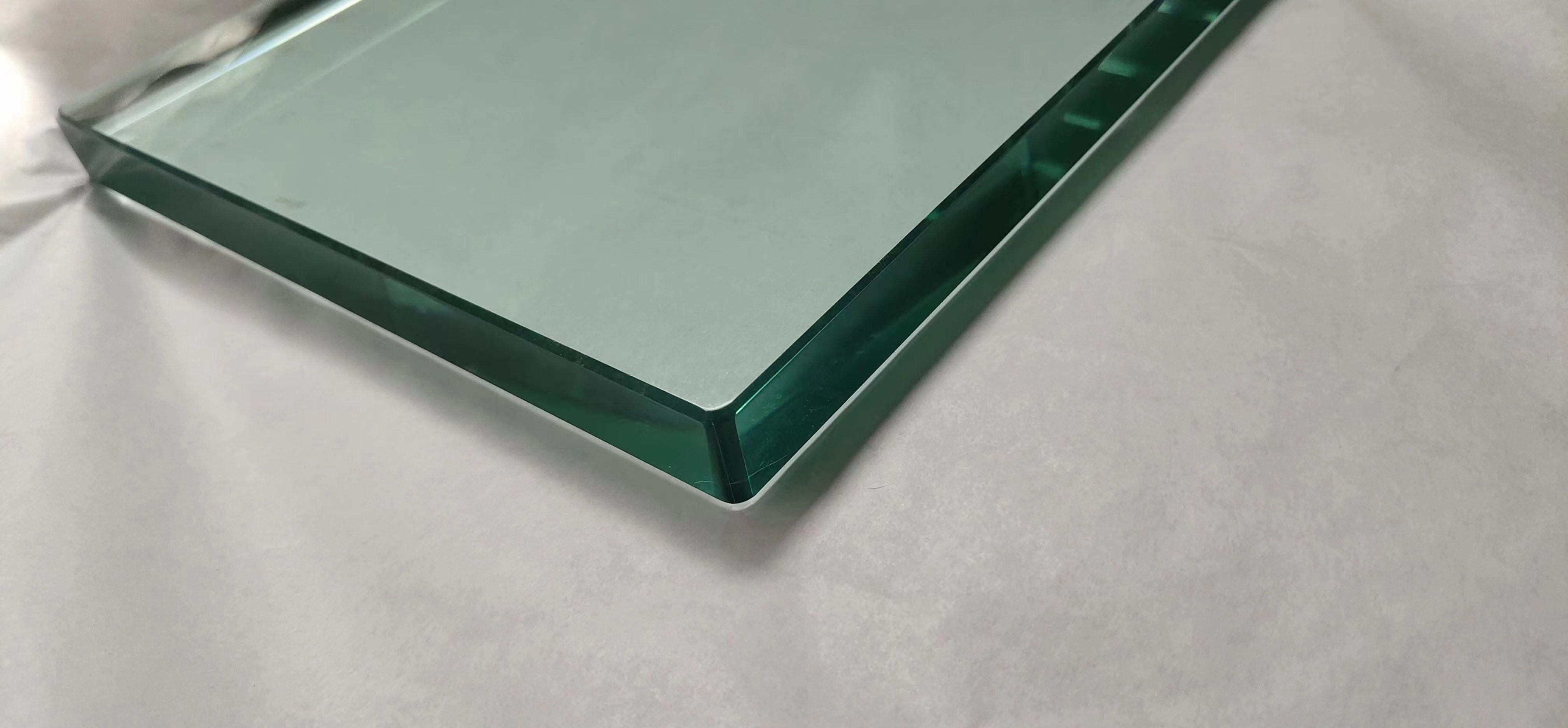 China Manufacturer Popular Premium Quality Tempered Extra Clear Laminated Glass
