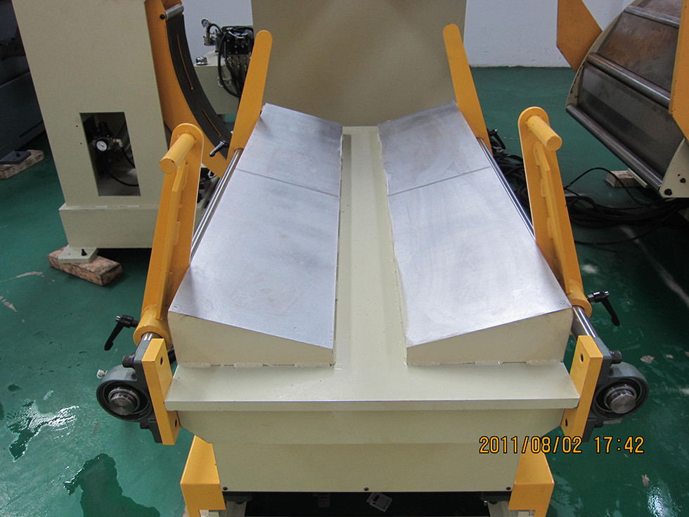 Automatic 3 Phase Coil Processing Servo Feeder for Auto Parts Stamping Coil Processing Line