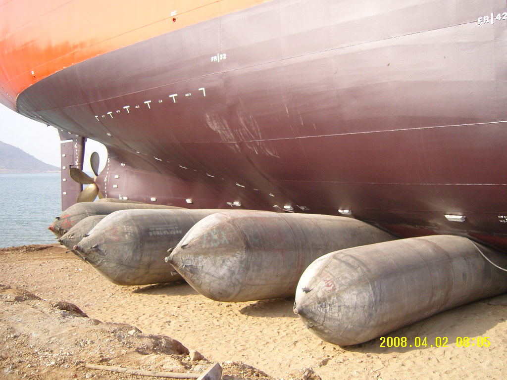 High Specification Cord Rubber Ship Launching Airbags 4-12 Layers 1.8*12m