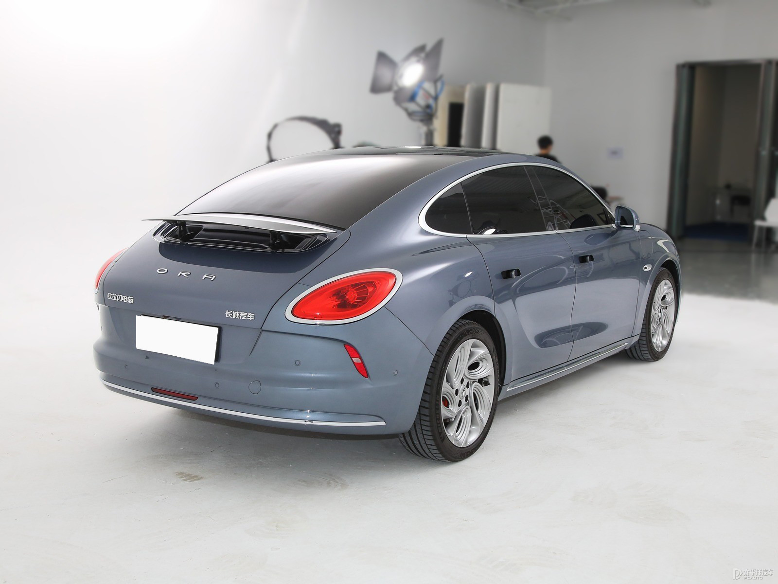 600KM High Speed Electric Car EV Used 4WD Version GreatWall Ora Lightning Cat