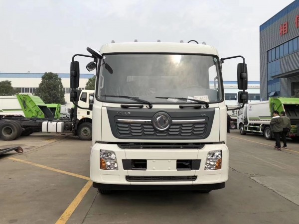 Used Diesel Trucks 8 Meters Long 10m³ Loading Capacity Dongfeng Refuse Compactor RHD