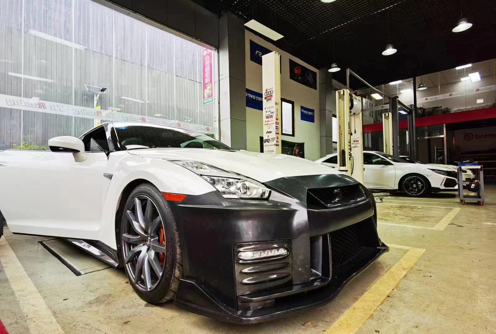200MM Nissan Gtr Body Kit 2008 - 2020 Nissan Front Bumper Bumper Machine Cover Spoiler