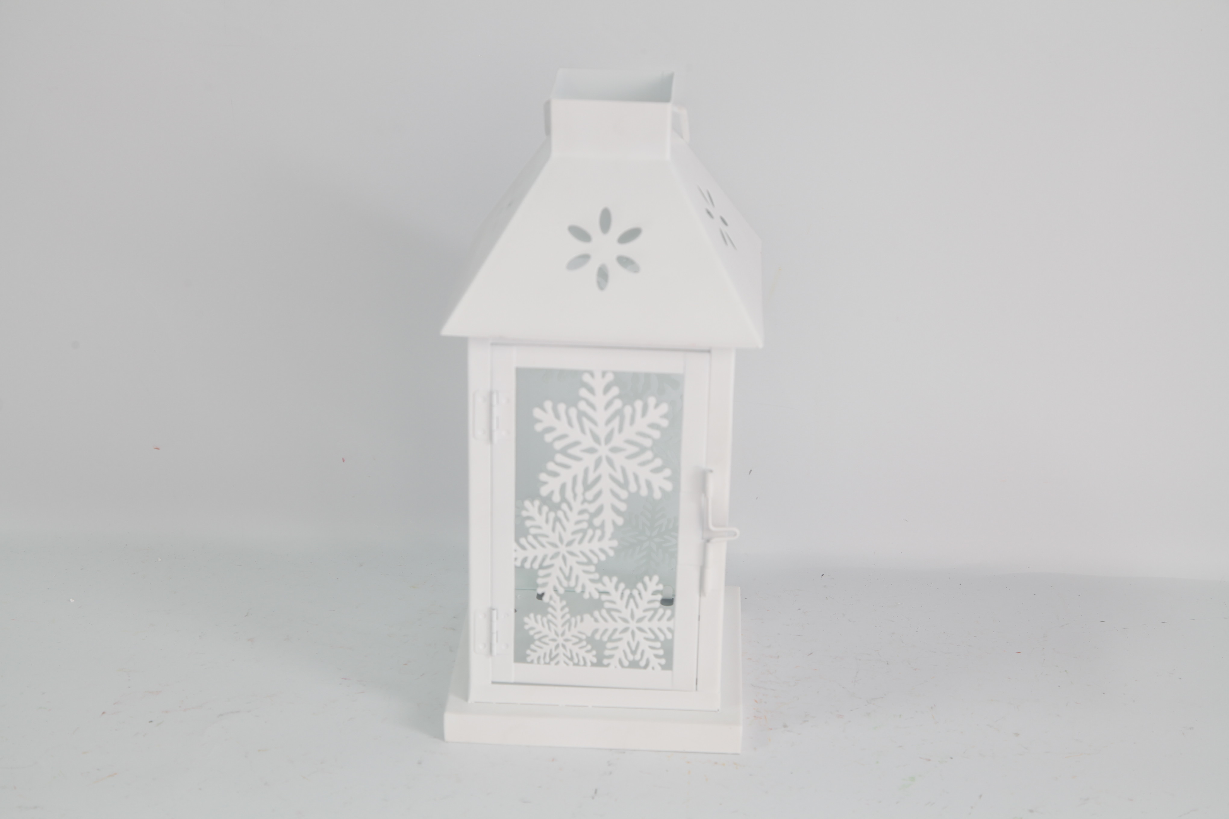 Exquisite Space At Handicrafts Lanterns for a Festive Christmas Atmosphere