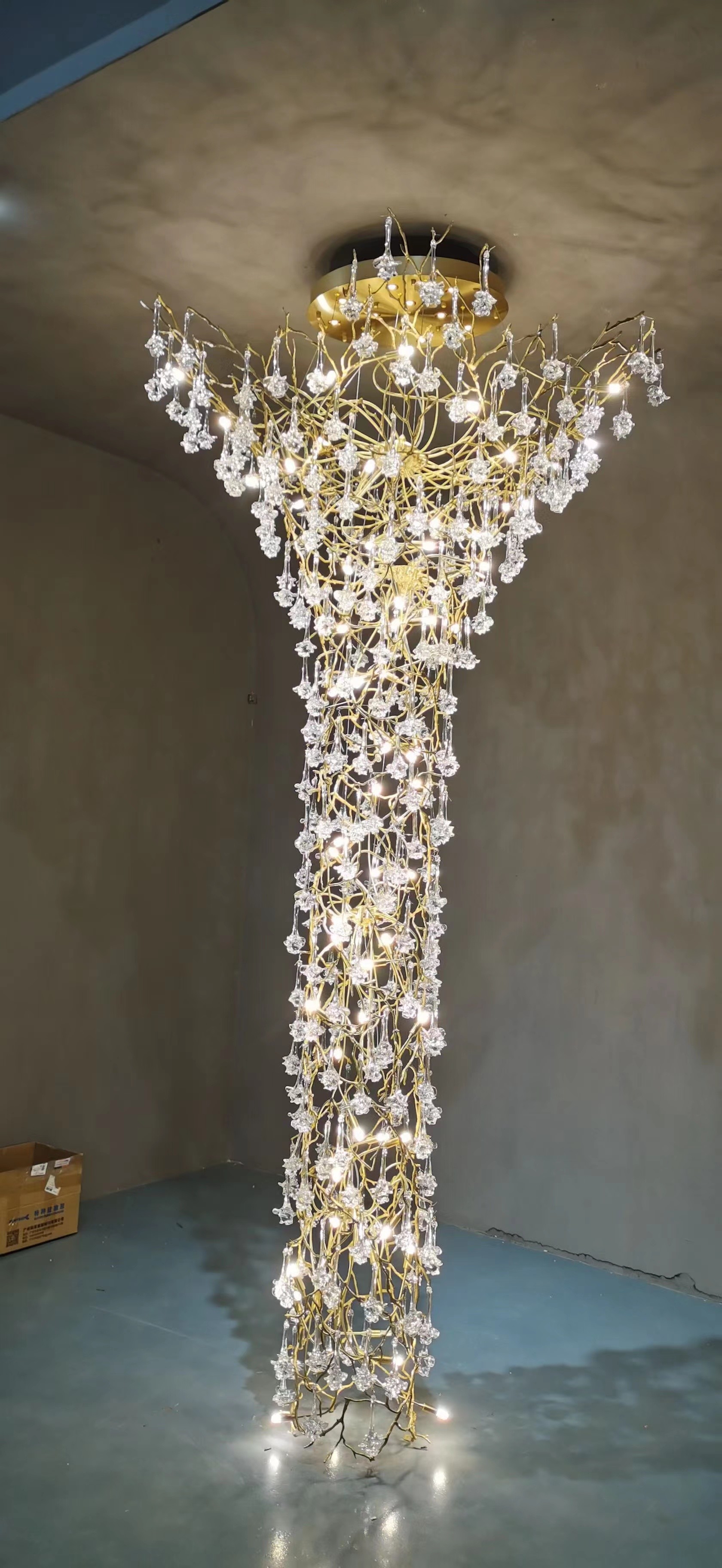 Vertical Ceiling Lights Metal Chandeliers Customized Pendant Lamp 240V G9 ODM