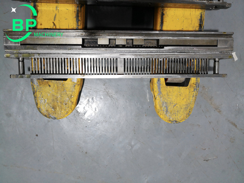 Wire o spiral book hole punching die 