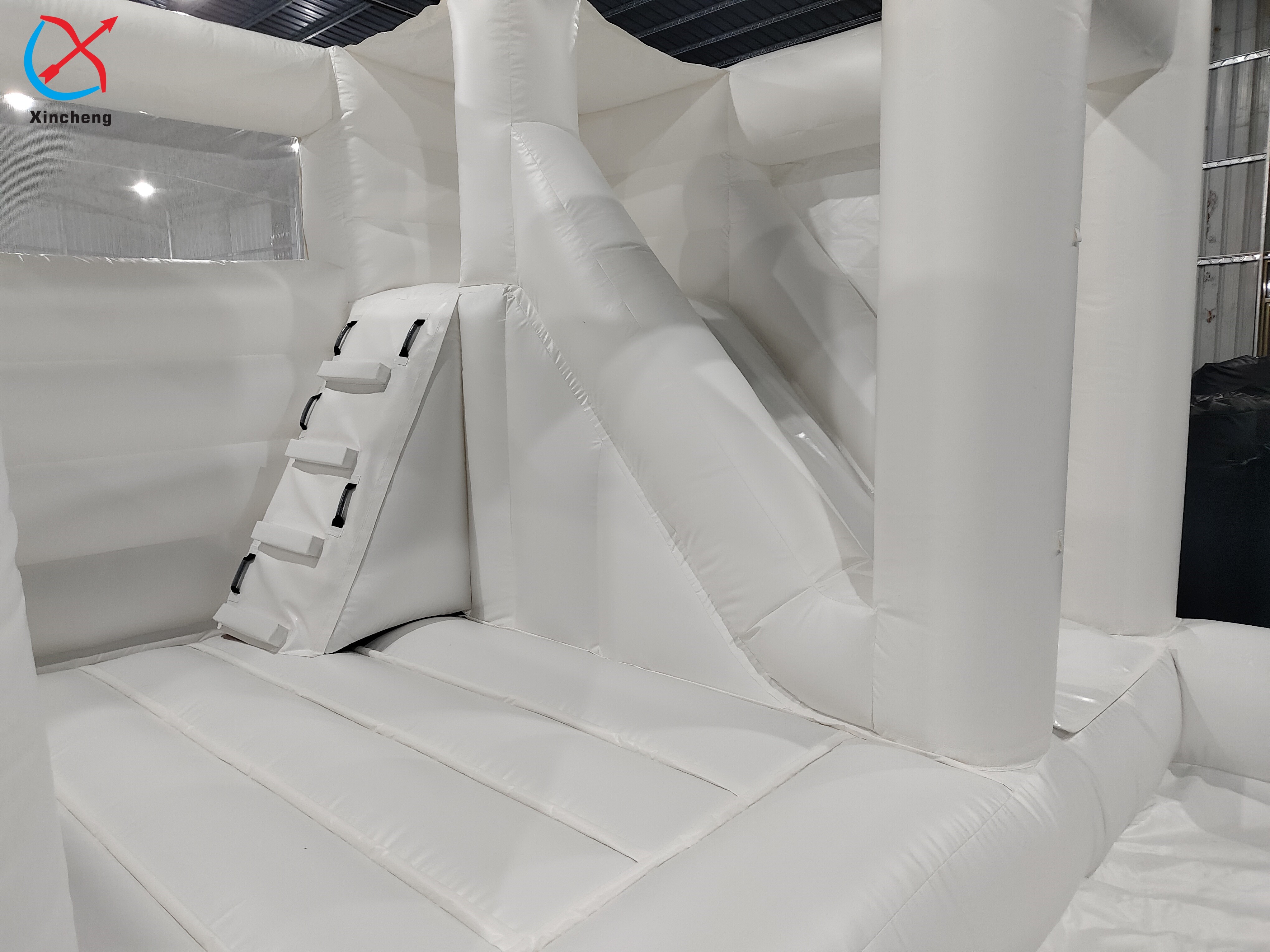 ODM/OEM Inflatable White Wedding Bouncy Castle With Slide For Wedding Party