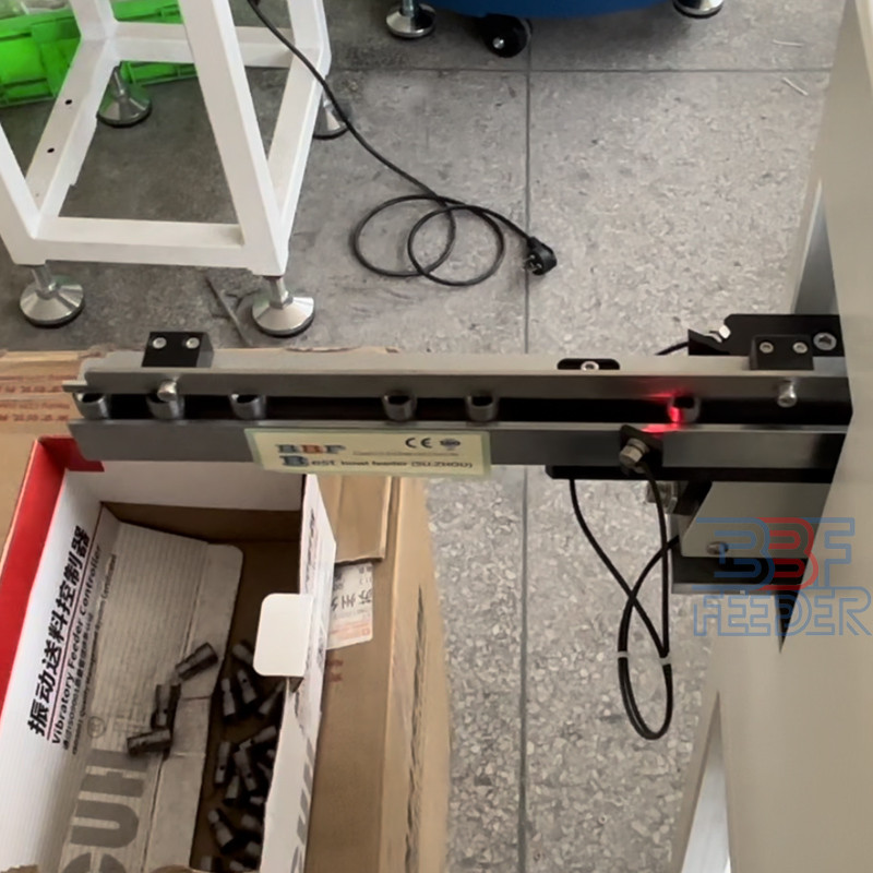 Orienting Elevating Vibration Step Feeder Bolts Nails Screws Feeding