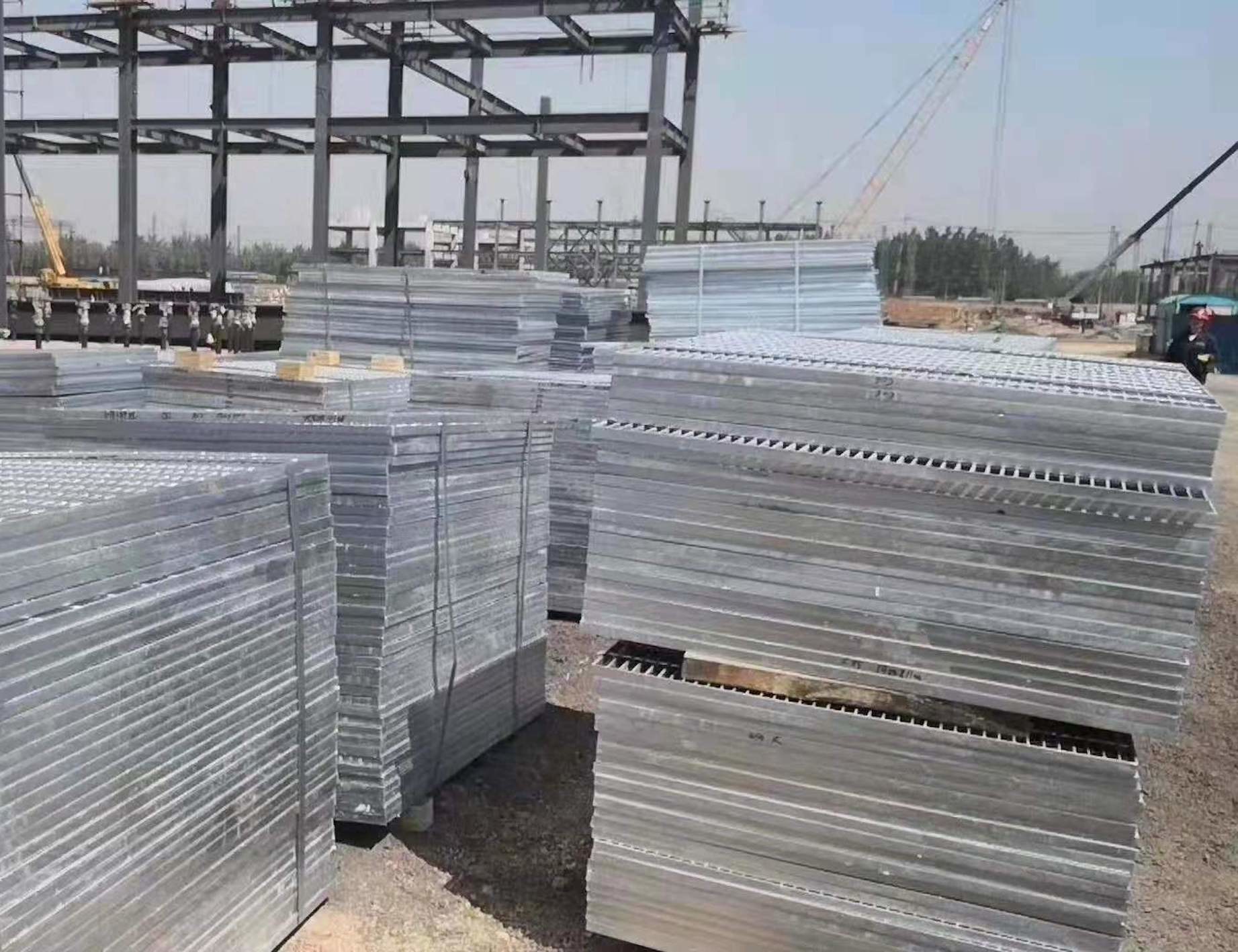 SS 316 Dissipate Heat 100mm Metal Mesh Grating Horizontal Bar Spacing