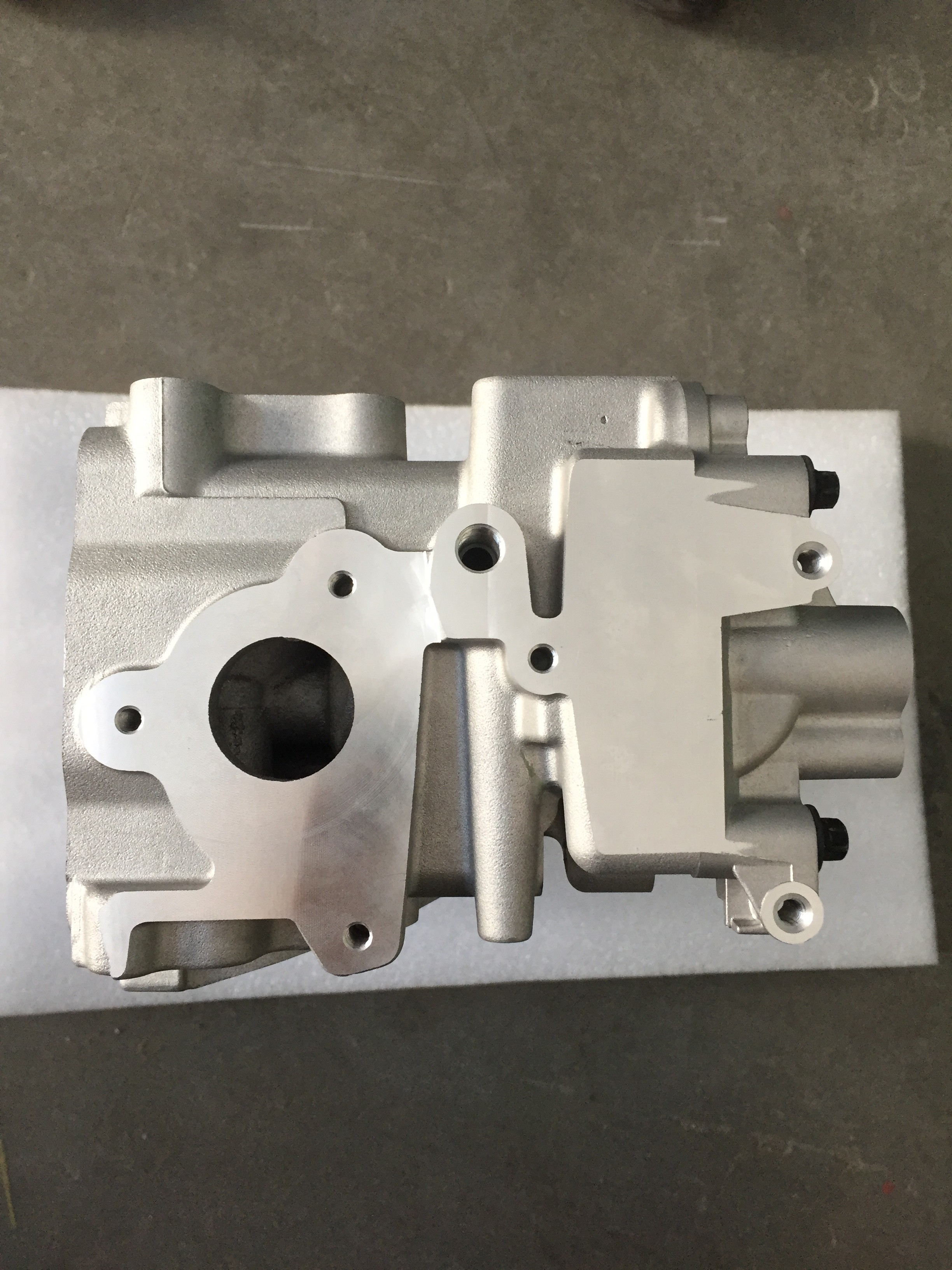 032103353T Cylinder Head For VW Fox / Suran 1.6