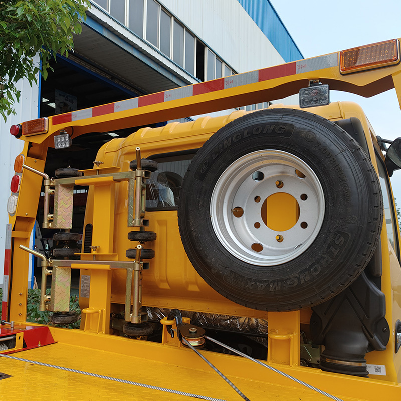 SINOTRUK HOWO 8x4 4x2 Traffic Tow EURO 5 Road Wrecker Truck