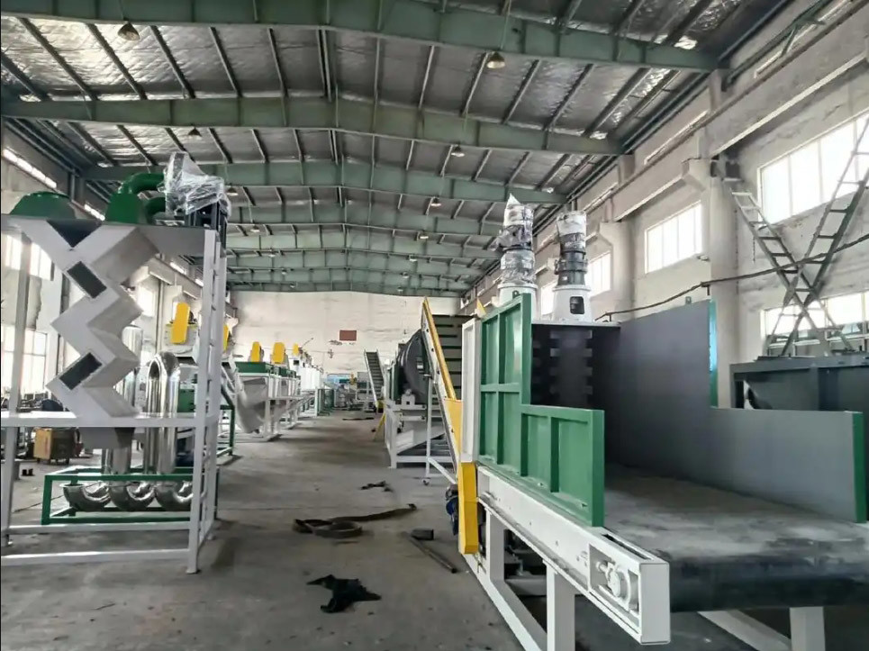 Recycling Plastic Bottle Machinery System Plastic Granulator Machine